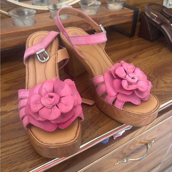 Born Pink Floral Slingback Wedges - Picture 7 of 9